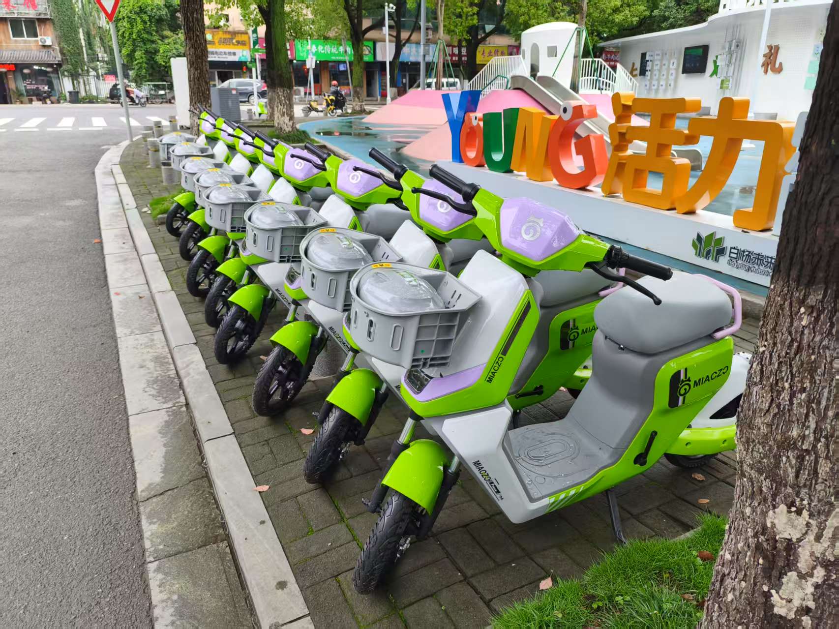 寧波共享電單車上新了，好像巴斯光年！